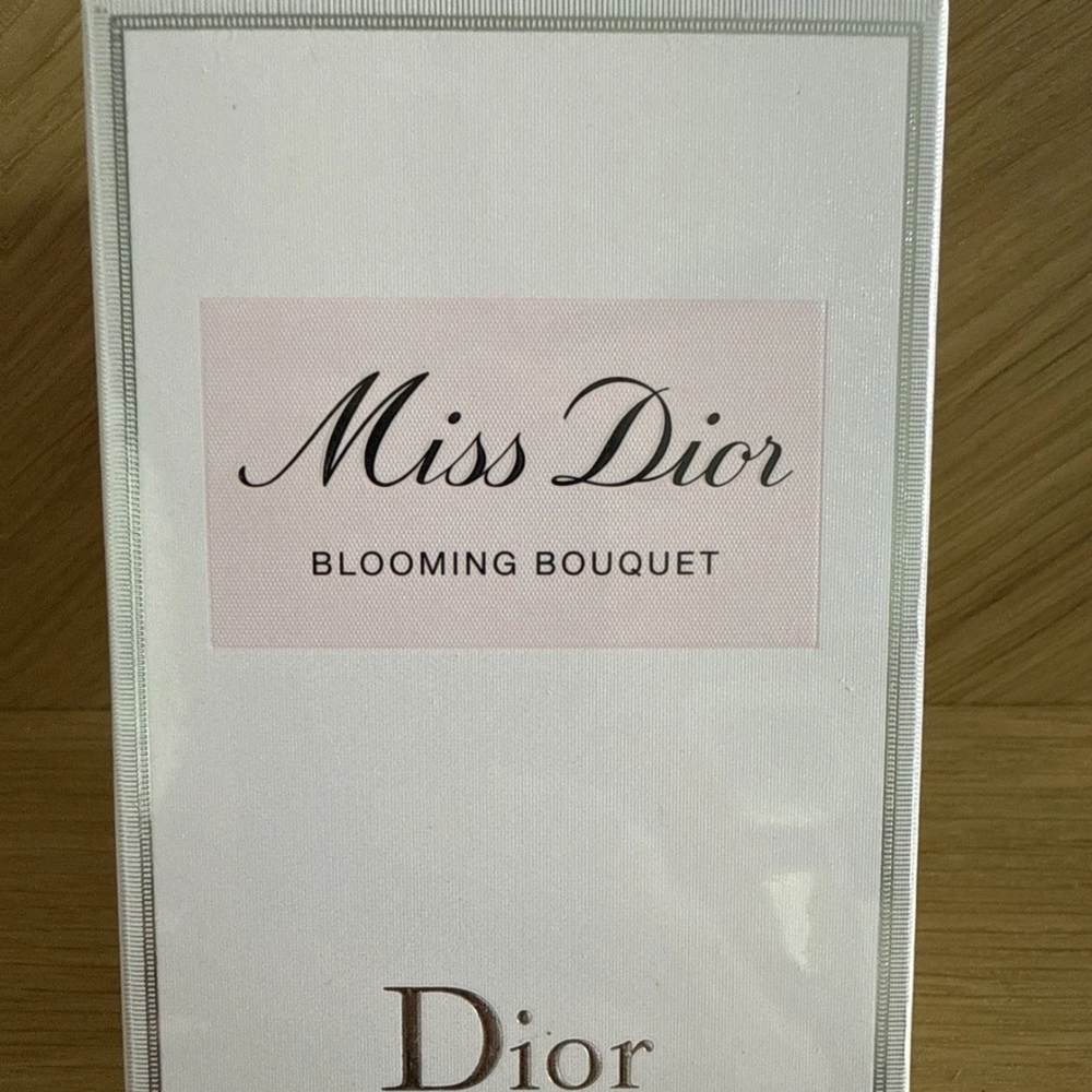 Dior Miss Dior Blooming Bouquet with Pink and White Design 100ml